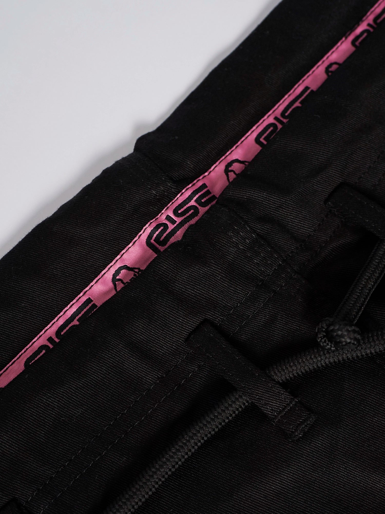 BJJ GI MANTO RISE 2.0 (чорний/рожевий)