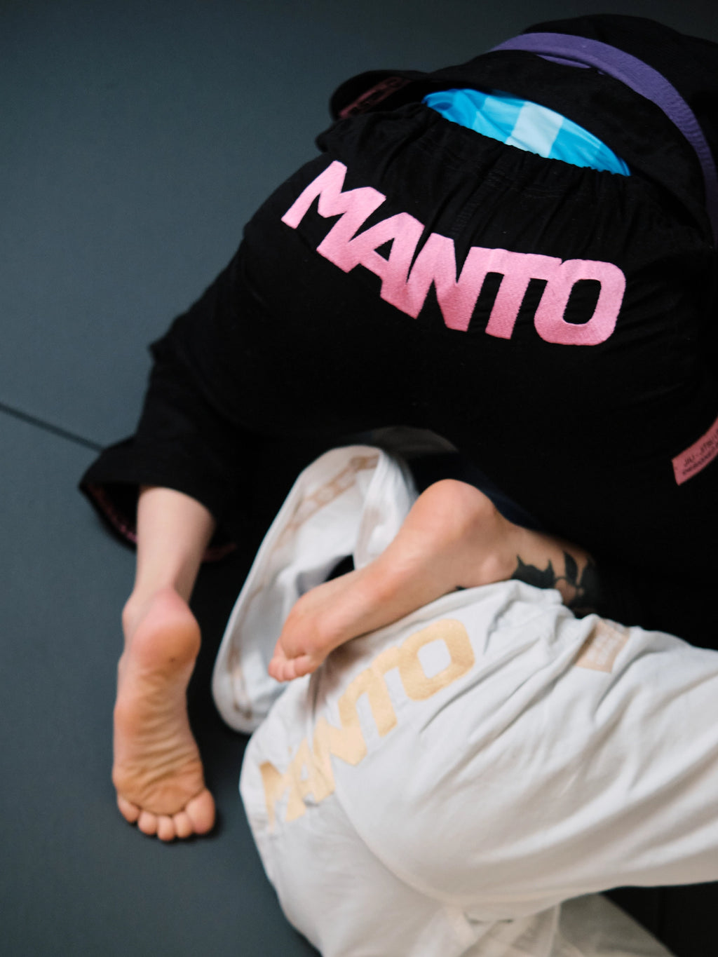 BJJ GI MANTO RISE 2.0 (чорний/рожевий)