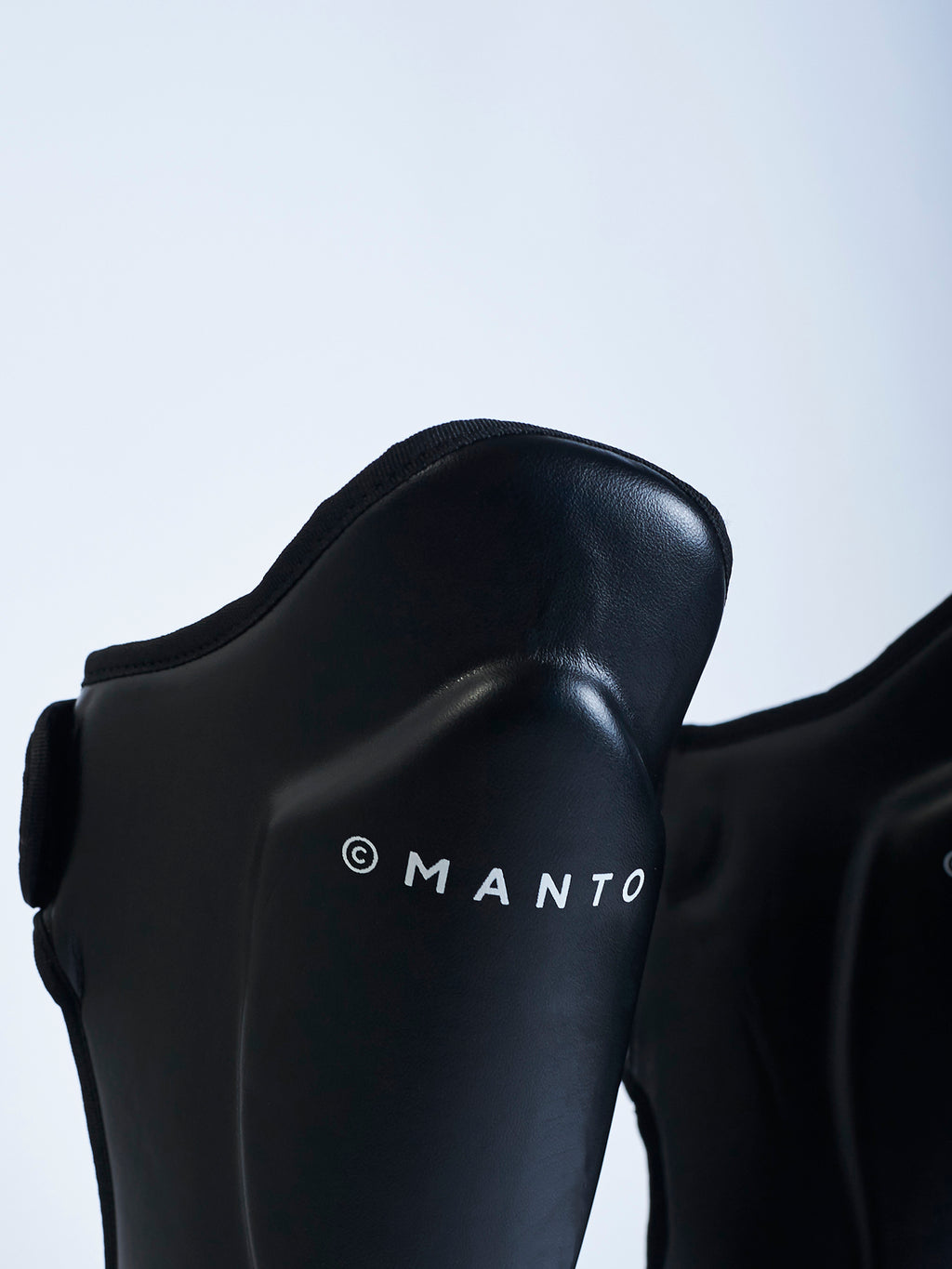 ЗАХИСТ ДЛЯ НІГ MANTO IMPACT black