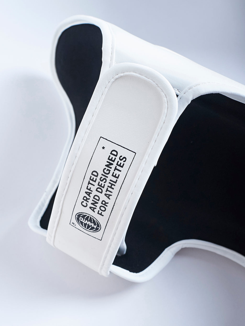 ЗАХИСТ ДЛЯ НІГ MANTO IMPACT white